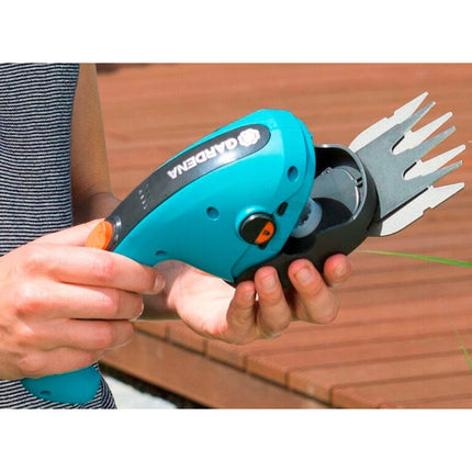 GARDENA 09855 SET FORBICE PER ERBA A BATTERIA + MANICO TELESCOPICO*