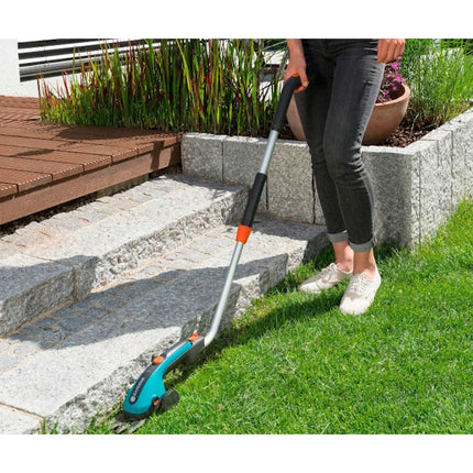 GARDENA 09855 SET FORBICE PER ERBA A BATTERIA + MANICO TELESCOPICO*