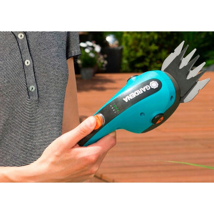 GARDENA 09855 SET FORBICE PER ERBA A BATTERIA + MANICO TELESCOPICO*