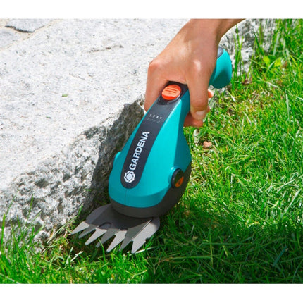 GARDENA 09855 SET FORBICE PER ERBA A BATTERIA + MANICO TELESCOPICO*