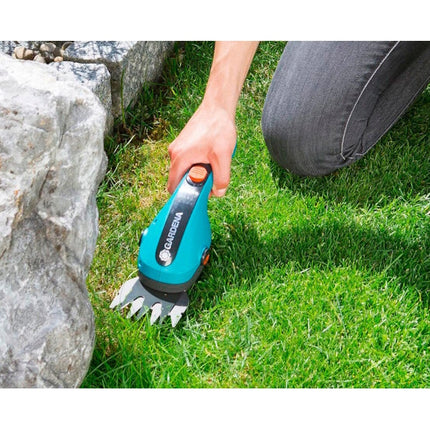 GARDENA 09855 SET FORBICE PER ERBA A BATTERIA + MANICO TELESCOPICO*