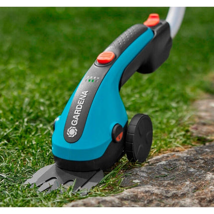 GARDENA 09855 SET FORBICE PER ERBA A BATTERIA + MANICO TELESCOPICO*