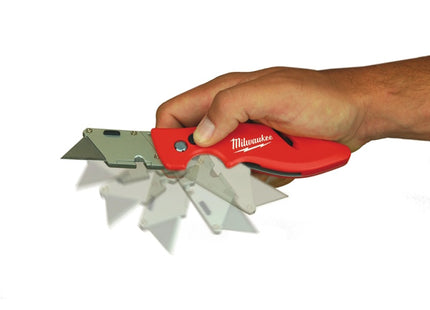MILWAUKEE COLTELLINO CUTTER COMPATTO CON VANO PORTALAME
