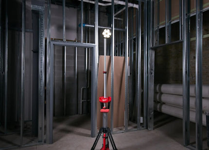 MILWAUKEE TORRE FARO LED CON TREPPIEDE MOD. M18 SAL-0*