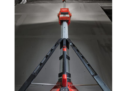 MILWAUKEE TORRE FARO LED MULTIDIREZIONALE CON TREPPIEDE MOD. M18 HSAL-0*