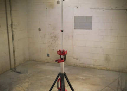 MILWAUKEE TORRE FARO LED MULTIDIREZIONALE CON TREPPIEDE MOD. M18 HSAL-0*