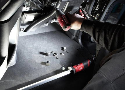 MILWAUKEE LAMPADA LED SOTTOCOFANO 1350L MOD. M12 UHL-0 (V1/23)