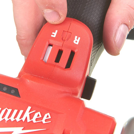 MILWAUKEE MINI SMERIGLIATRICE/TRONCATRICE A BATTERIA M12 FCOT-0(V1/23)