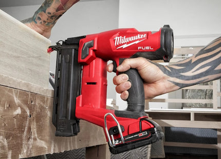 MILWAUKEE GROPPINATRICE A BATTERIA M18 FN18GS-202X