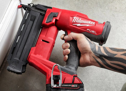 MILWAUKEE GROPPINATRICE A BATTERIA M18 FN18GS-202X