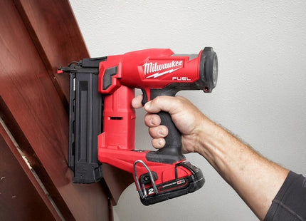 MILWAUKEE GROPPINATRICE A BATTERIA M18 FN18GS-202X