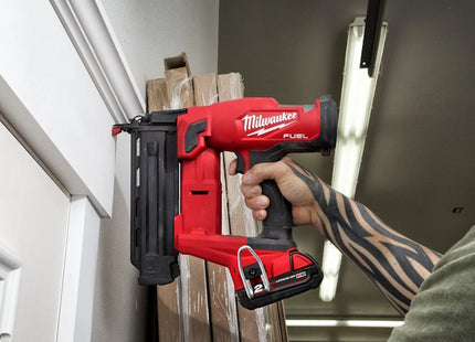 MILWAUKEE GROPPINATRICE A BATTERIA M18 FN18GS-202X