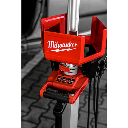 MILWAUKEE TORRE FARO LED CON TREPPIEDE MOD. M18 HOSALC-0 (V1/23)