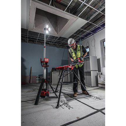 MILWAUKEE TORRE FARO LED CON TREPPIEDE MOD. M18 HOSALC-0 (V1/23)