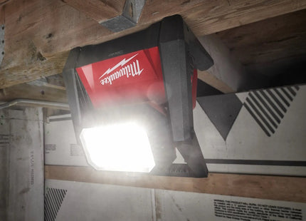 MILWAUKEE FARO LED AD ELEVATE PRESTAZIONI MOD. M18 HOAL-0 (V1/23)