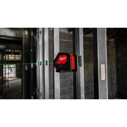 MILWAUKEE LASER VERDE A 2 LINEE A BATTERIE ALCALINE CLL-C(V1/23)