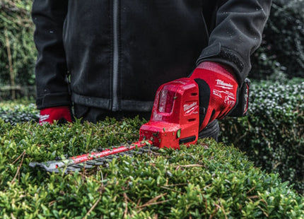 MILWAUKEE TAGLIASIEPI COMPATTO A BATTERIA M12 FHT20-0