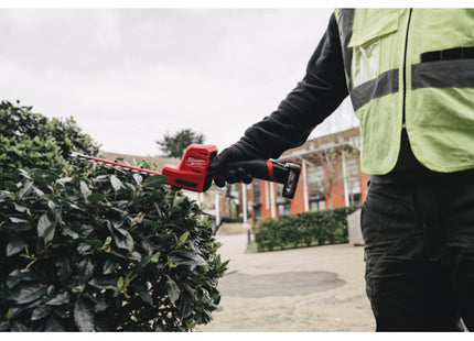 MILWAUKEE TAGLIASIEPI COMPATTO A BATTERIA M12 FHT20-0