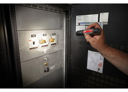 MILWAUKEE TORCIA LED COMPATTA RICARICABILE USB MOD. L4 FMLED-301(V1/23)