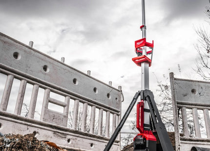 MILWAUKEE TORRE FARO LED MULTIDIREZIONALE CON TREPPIEDE MOD. M18 SAL2-0