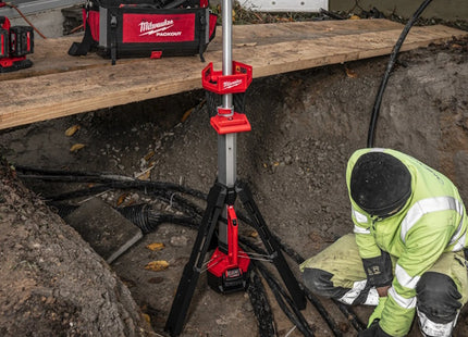 MILWAUKEE TORRE FARO LED MULTIDIREZIONALE CON TREPPIEDE MOD. M18 SAL2-0