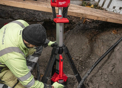 MILWAUKEE TORRE FARO LED MULTIDIREZIONALE CON TREPPIEDE MOD. M18 SAL2-0