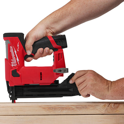 MILWAUKEE GROPPINATRICE A BATTERIA M12 FCN18GS-202X