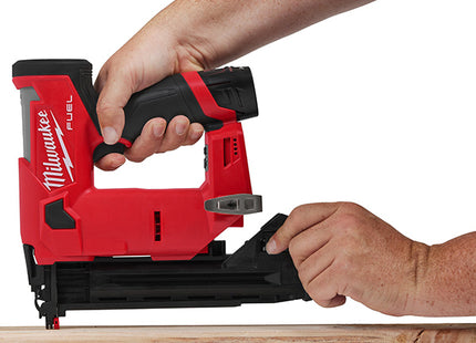 MILWAUKEE GROPPINATRICE A BATTERIA M12 FCN18GS-202X