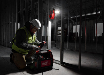 MILWAUKEE FARO LED CON TESTA DIREZIONABILE MOD. M18 PAL2-0