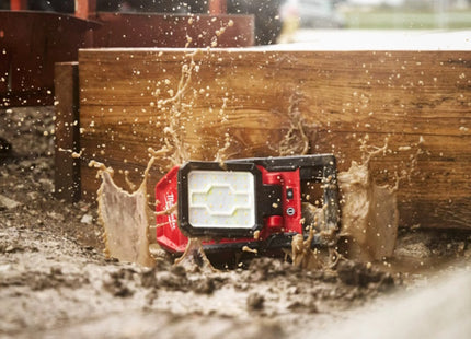 MILWAUKEE FARO LED CON TESTA DIREZIONABILE MOD. M18 PAL2-0