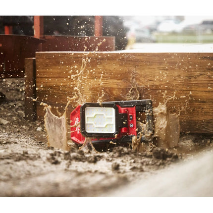 MILWAUKEE FARO LED CON TESTA DIREZIONABILE MOD. M18 PAL2-0