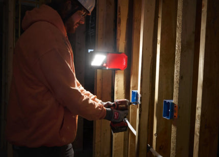 MILWAUKEE FARO LED CON TESTA DIREZIONABILE MOD. M18 PAL2-0