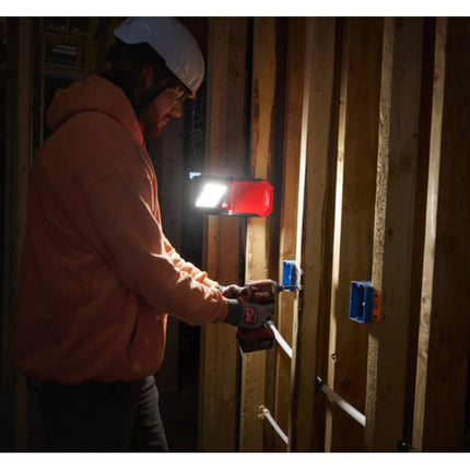MILWAUKEE FARO LED CON TESTA DIREZIONABILE MOD. M18 PAL2-0