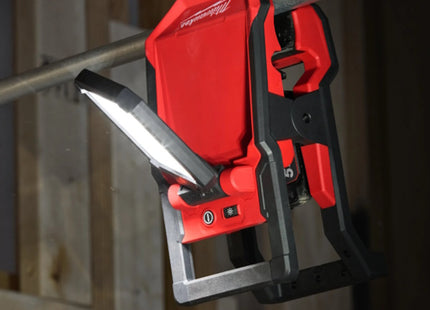 MILWAUKEE FARO LED CON TESTA DIREZIONABILE MOD. M18 PAL2-0