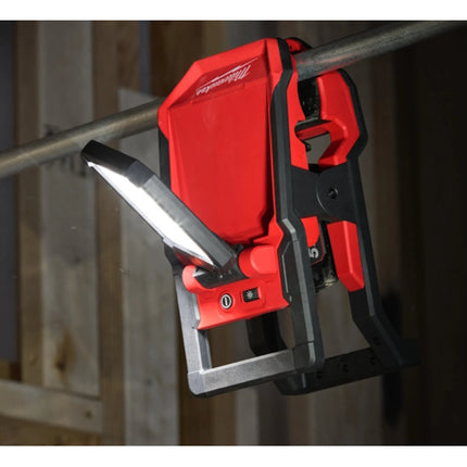 MILWAUKEE FARO LED CON TESTA DIREZIONABILE MOD. M18 PAL2-0