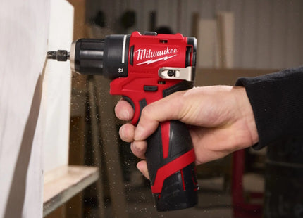 MILWAUKEE TRAPANO AVVITATORE PERCUSSIONE A BATTERIA M12BLPDRC-202C