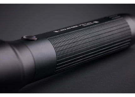 LED LENSER TORCIA LED A BATTERIA RICARICABILE MOD. P 7R CORE*