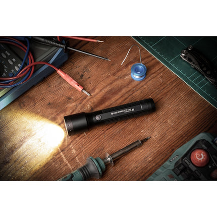 LED LENSER TORCIA LED A BATTERIA RICARICABILE MOD. P 7R CORE