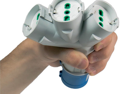 FME ADATTATORE TRIPLO SPINA CEE 2P+T 16A 3 PRESA SCHUKO BIPASSO