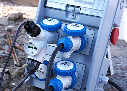 FME ADATTATORE TRIPLO SPINA CEE 2P+T 16A 3 PRESA SCHUKO BIPASSO