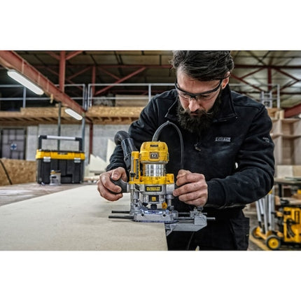 DEWALT ELETTROFRESATRICE CON AFFONDAMENTO E BASE FISSA POTENZA 900W