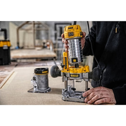 DEWALT ELETTROFRESATRICE CON AFFONDAMENTO E BASE FISSA POTENZA 900W