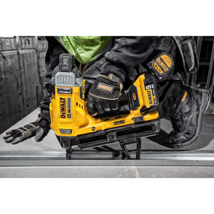DEWALT CHIODATRICE PER CEMENTO A BATTERIA 18V 5,0AH ART. DCN890P2-QW