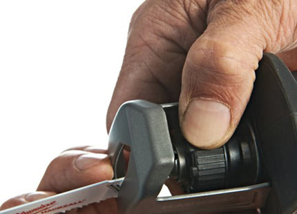 MILWAUKEE SEGHETTO DIRITTO A BATTERIA M12 CHZ-602X