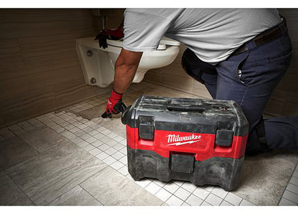 MILWAUKEE ASPIRATORE A BATTERIA SOLIDI/LIQUIDI M18 VC2-0(V1/23)