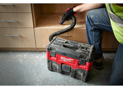 MILWAUKEE ASPIRATORE A BATTERIA SOLIDI/LIQUIDI M18 VC2-0(V1/23)