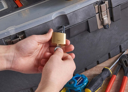 YALE LUCCHETTO OTTONE ARCO STANDARD IN BLISTER