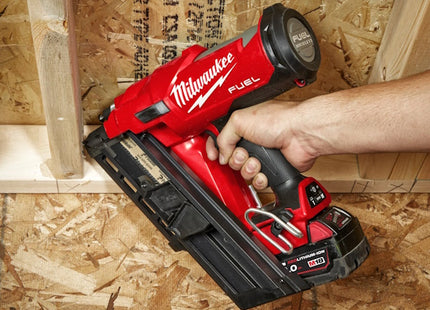 MILWAUKEE CHIODATRICE 34° A BATTERIA M18 FFN-502C