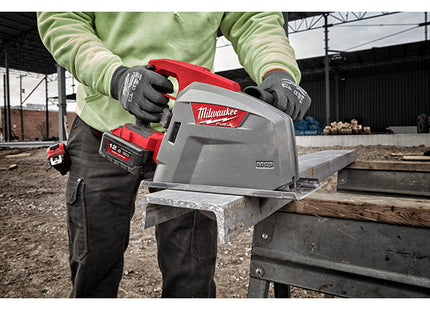 MILWAUKEE SEGA CIRCOLARE PER METALLI A BATTERIA M18 FMCS66-121C*