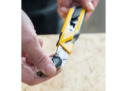 STANLEY CUTTER AUTOBLOCCANTE IN PLASTICA E GOMMA PER LAME DA MM18